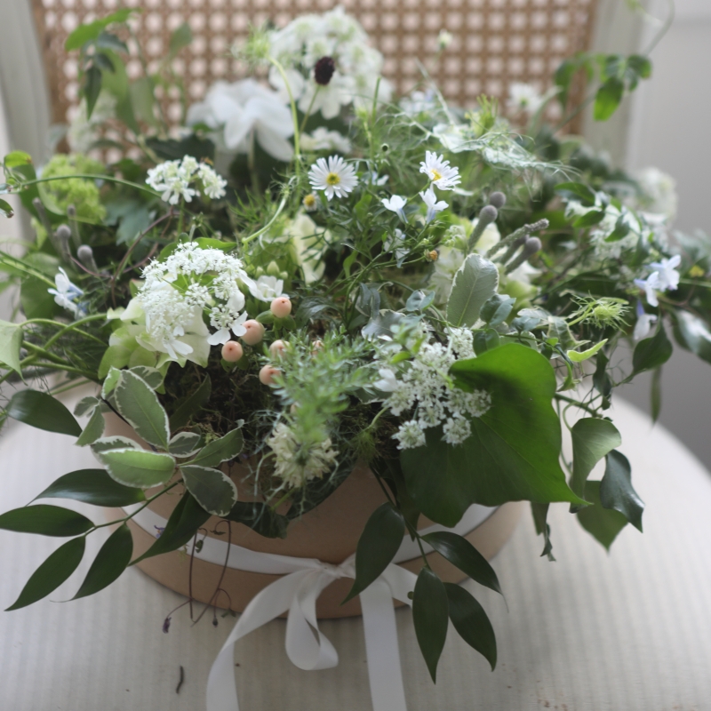 Simple Elegant White & Green Delicate Flowers